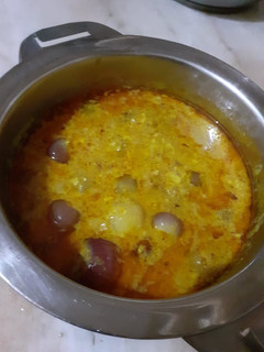 નાના કાંદા નું શાક(kanda nu saak recipe in Gujarati) રેસીપી મુખ્ય ફોટો