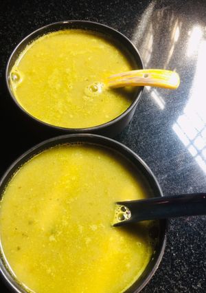A picture of Spring onion soup.