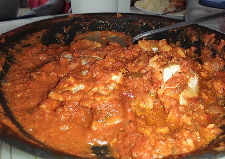 Bacalao con salsa de tomate picante