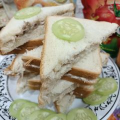 A picture of Chicken sandwich 🥪.