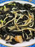 Espagueti nero con langostinos y gulas