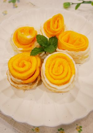 不費力「玫瑰花蛋卷」精緻可愛小配菜。 的食譜成品照片