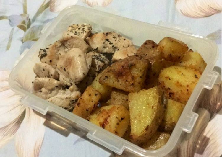 Bagaimana Menyiapkan Ayam panggang teflon + potato wedges, Enak