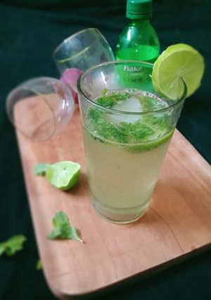 ভার্জিন মজিতো (Virgin mojito recipe in bengali) রেসিপির প্রধান ছবি