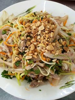 Hình của món Nộm tai heo xoài xanh.