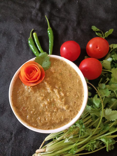 लहसुन टमाटर की चटनी (Lahsun tamatar ki chutney recipe in hindi) रेसिपी मुख्य फोटो