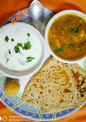 A picture of Aloo Mater gravy.