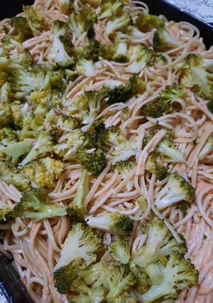 Una foto de Alimentando a toda la familia, fideos con brócoli