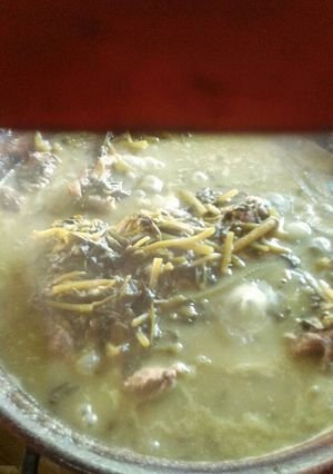 Una foto de Verdolagas con espinazo en salsa verde