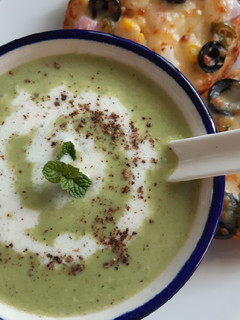 બ્રોકોલી આલમંડ સૂપ (Broccoli Almond Soup Recipe In Gujarati) રેસીપી મુખ્ય ફોટો