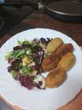 Croquetas de atún, langostinos y palitos de cangrejo con hierbabuena