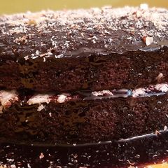 A picture of Double layer Oreo chocolate cake.