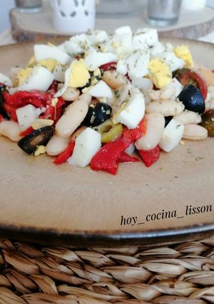 Foto principal de Ensalada de alubias blancas con queso de cabra