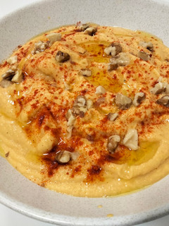 Una foto de Hummus de calabaza asada