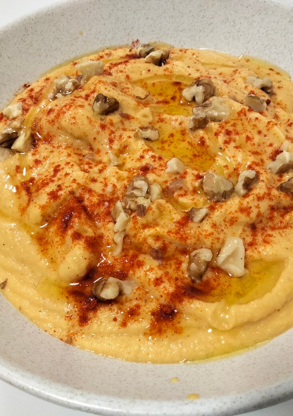 Una foto de Hummus de calabaza asada