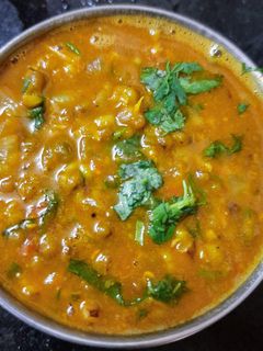 हिरव्या मुगाची उसळ (hirvya moongachi usal recipe in marathi) रेसिपी चे मुख्य फोटो