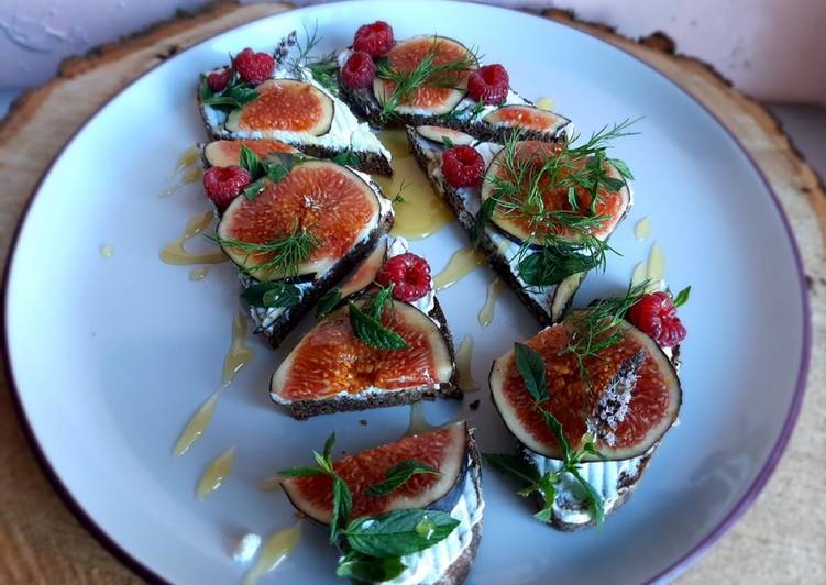 Бутерброд с инжиром и мёдом