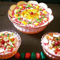 A picture of Fruit Custard With Jelly.