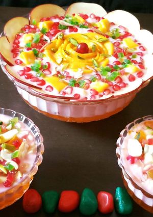 A picture of Fruit Custard With Jelly.