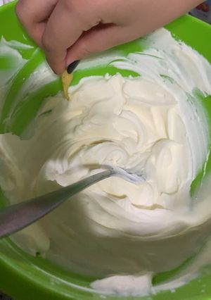 Una foto de Crema ácida; para acompañar nachos, tacos, burritos, pollo, etc! 🍗 👩‍🍳