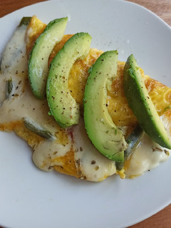 Una foto de Desayuno saludable: omelette recargado!