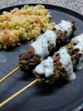Kebab con salsa de yogurt