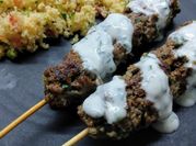 Una foto de salsa de yogurt para kebab