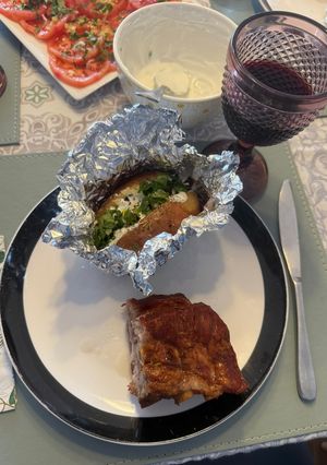 Una foto de Papas cocidas con crema ácida a lo Roco