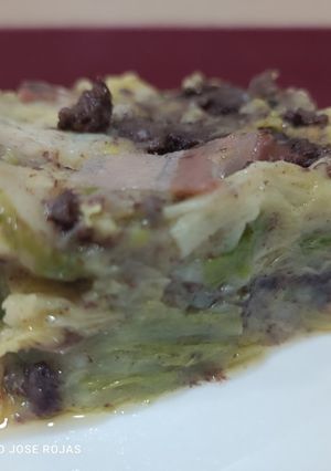 Una foto de Trinxat de col, patatas, morcilla y panceta