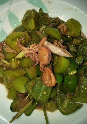Foto resep Tomat Hijau Masak Cumi Asin Extra Hot