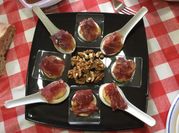 Una foto de cecina con fruta