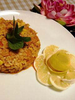 صورة لوصفة تونا مع الرز بصوص الطماطم