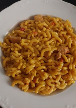 Una foto de Fideuá de pollo