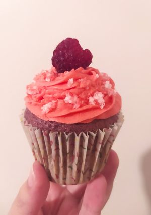 Una foto de Cupcakes de Frambuesa y Candy! Receta de The Sims 4