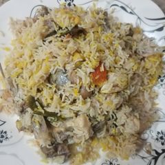 A picture of Desi murgh yakhni pulao.
