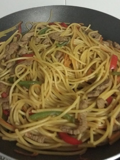 Una foto de Spaghetti con ternera "Estilo asiático" 🍝