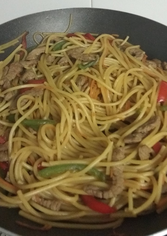 Una foto de Spaghetti con ternera "Estilo asiático" 🍝