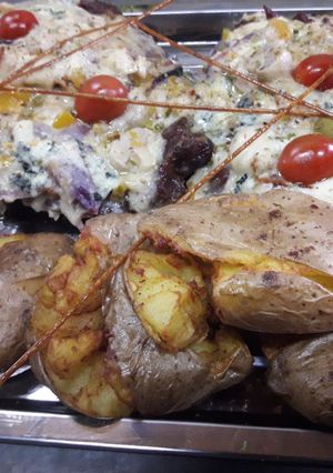 Una foto de Colita de cuadril romana con papas rústicas