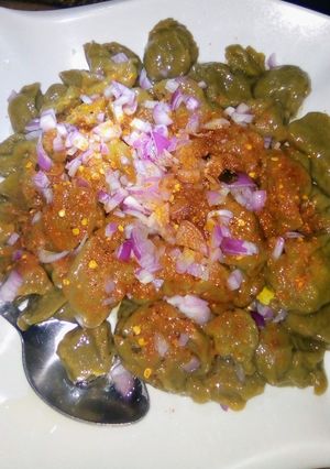 A picture of Flour bean dumplings.