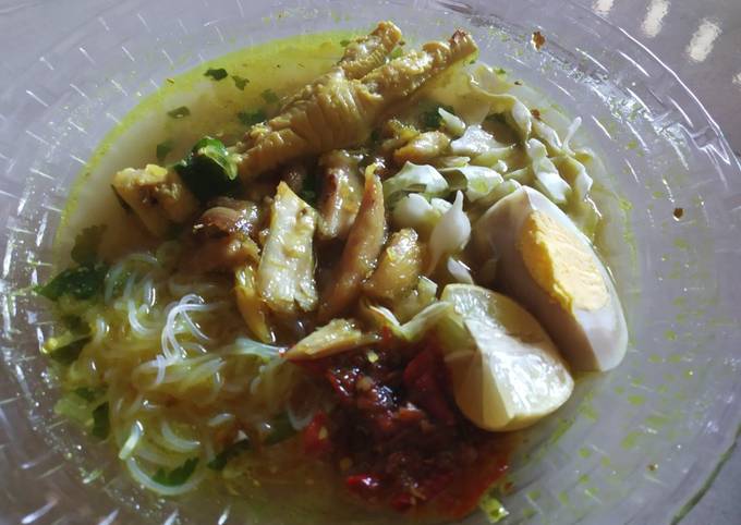 Soto Ayam kuah Bening