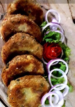 A picture of Chicken cheese potato cutlut.