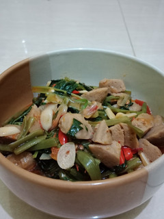 Foto resep Tumis Kangkung Bakso