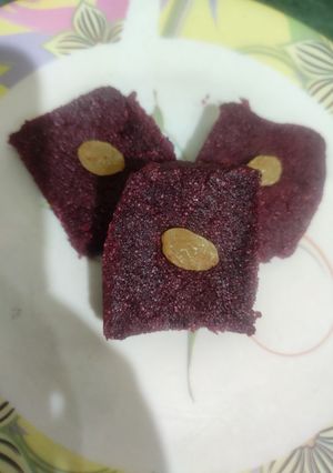 A picture of Beetroot Burfi.