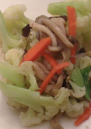 [好菇多多] 鴻喜菇炒白花椰 的食譜成品照片