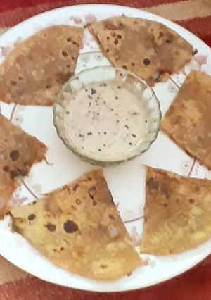 प्याज़ का पराठा(PYAZ KA PARATHA RECIPE IN HINDI) रेसिपी मुख्य फोटो