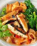 Bánh đa đỏ trộn xốt cà chua