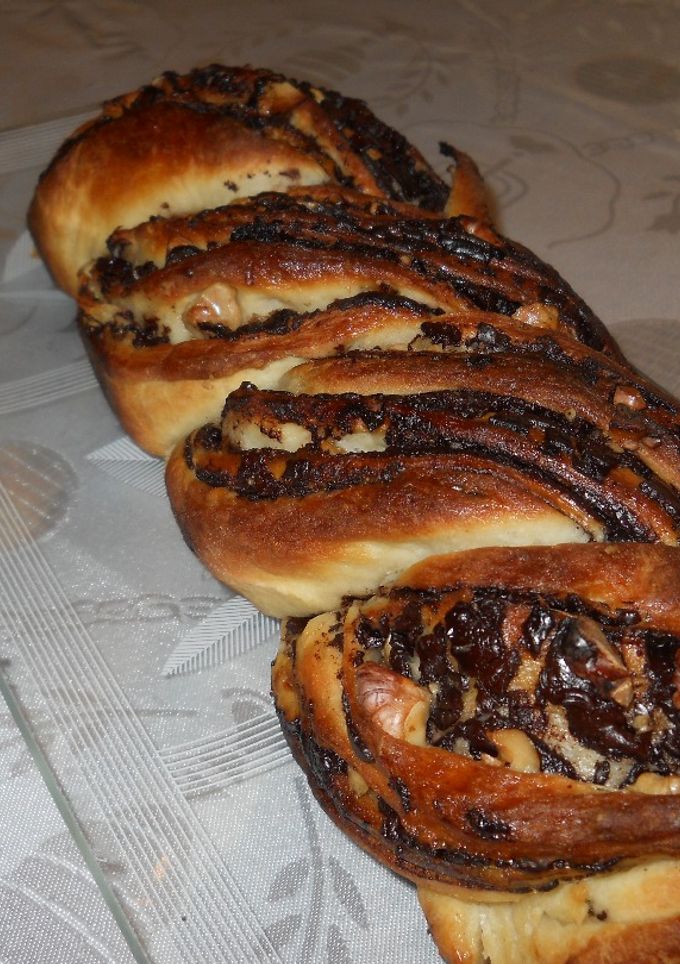 Una foto de Trenza de chocolate y almendras