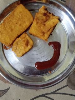 ब्रेड पकौड़े (bread pakode recipe in Hindi) रेसिपी मुख्य फोटो