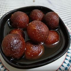 A picture of Bread Gulabjamun.