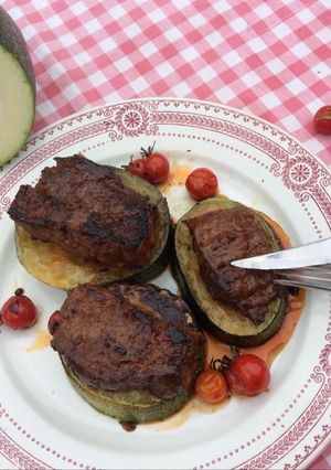 Une photo de Duo de steaks : courgettes et merguez